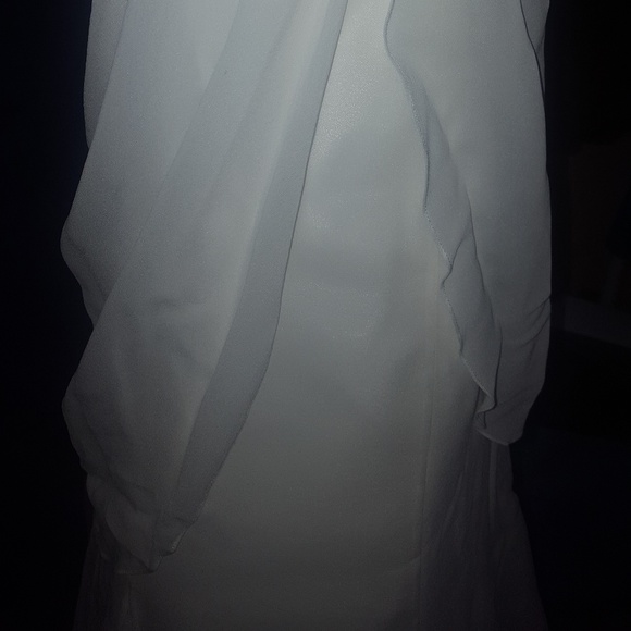 Wedding gown - Picture 5 of 8